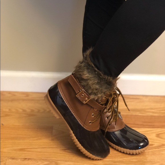 ❗️ONLY 2 LEFT❗️Duck Boots - Picture 2 of 3